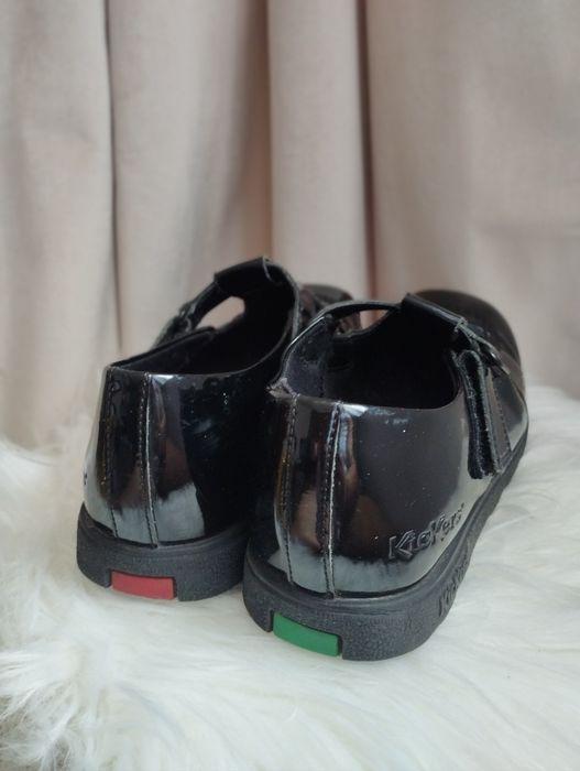 CZARNE lakierki Kickers r. 37 – klasyczne półbuty na RZEP