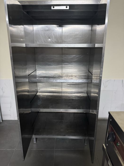 Louceiro em inox , armário completamente fechado