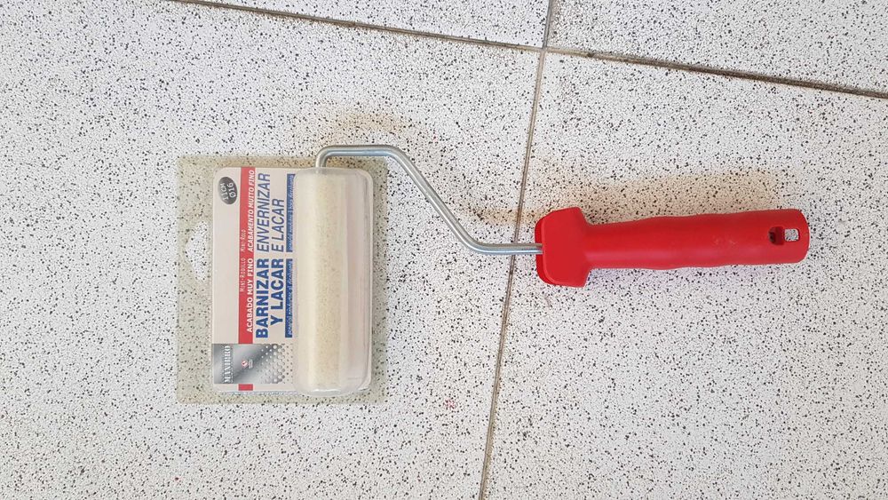 Seis rolos de pintura novos