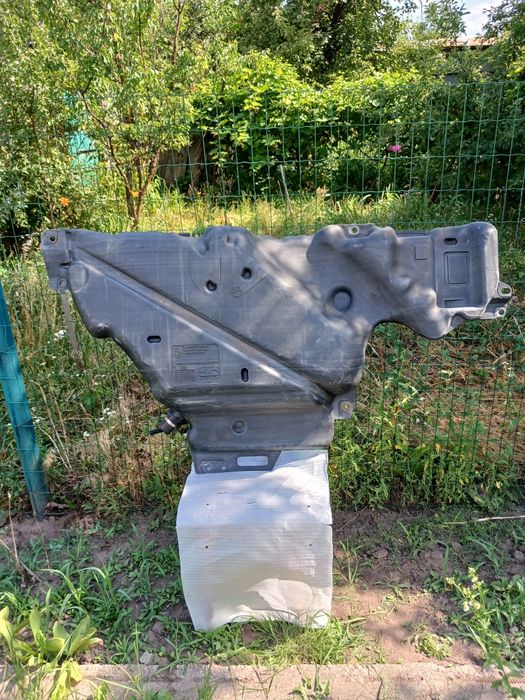 Продам топливный бак Рено с 2002г.в. пластик  55-58 л.  под диз.топл