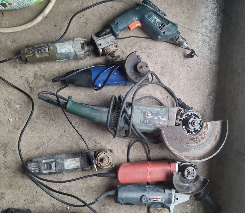 Conjunto de maquinas eletricas avariadas.