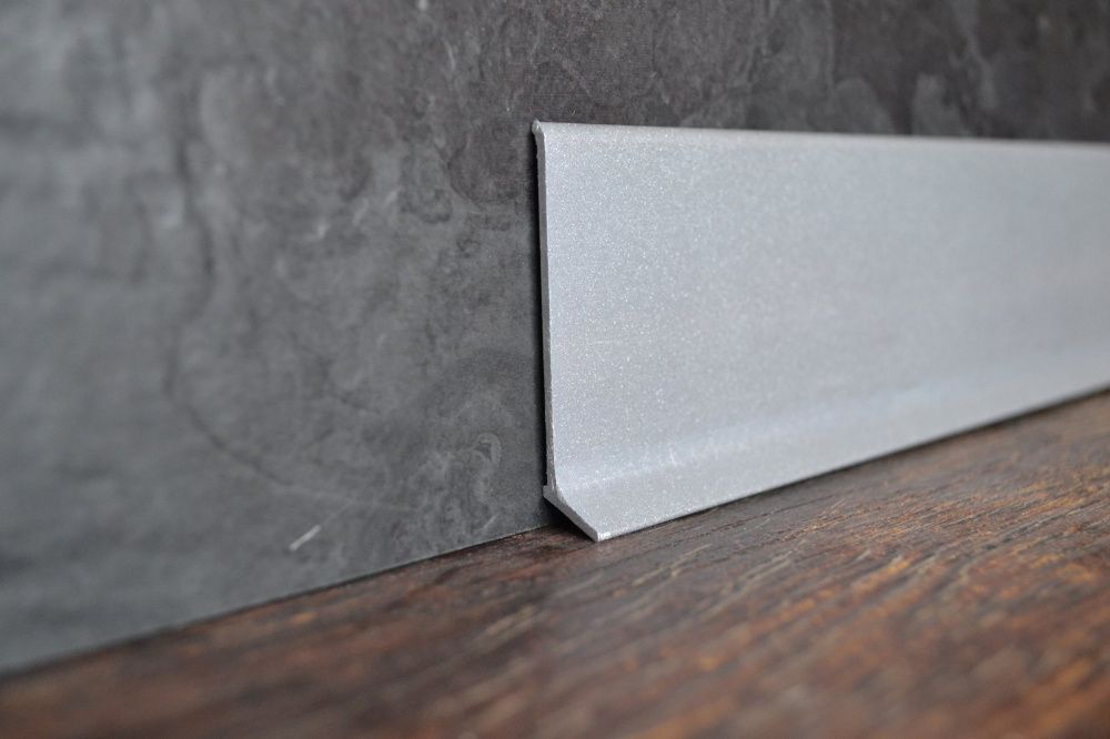 Установка плинтуса цена от 90, монтаж МДФ, дюрополимер, полиуретан