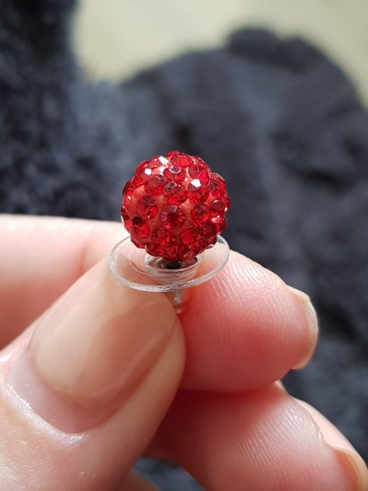 Brincos com pedras brilhantes 10mm * várias cores NOVOS