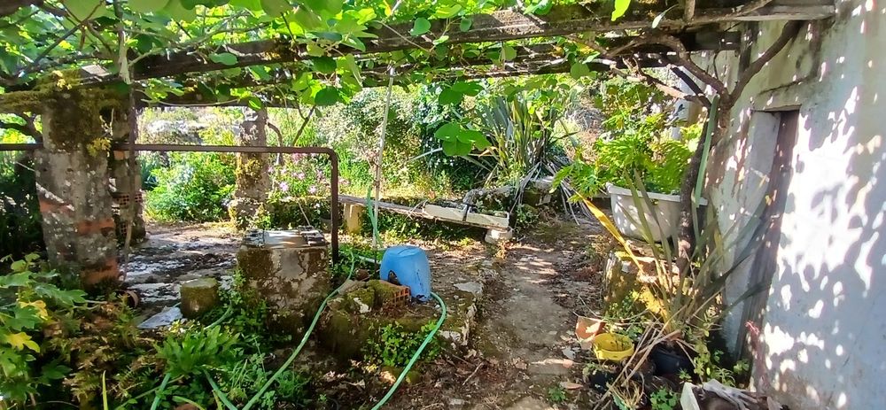 Moradia em pedra para restaurar