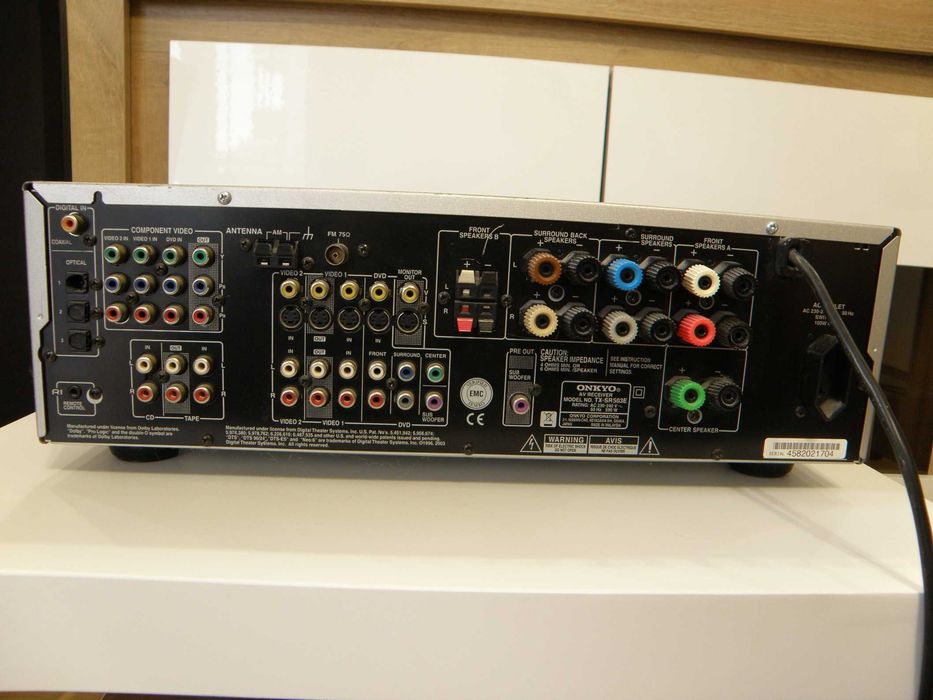 Amplituner AV Onkyo
TX-SR503