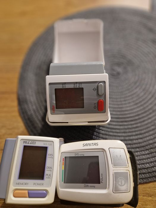 Zestaw cisnieniomierzy na nadgarstek  PRL.