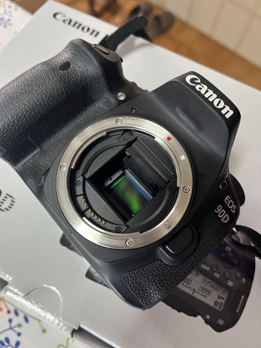 Canon EOS 90D + Canon 50mm f/1.8 STM + 2 baterias