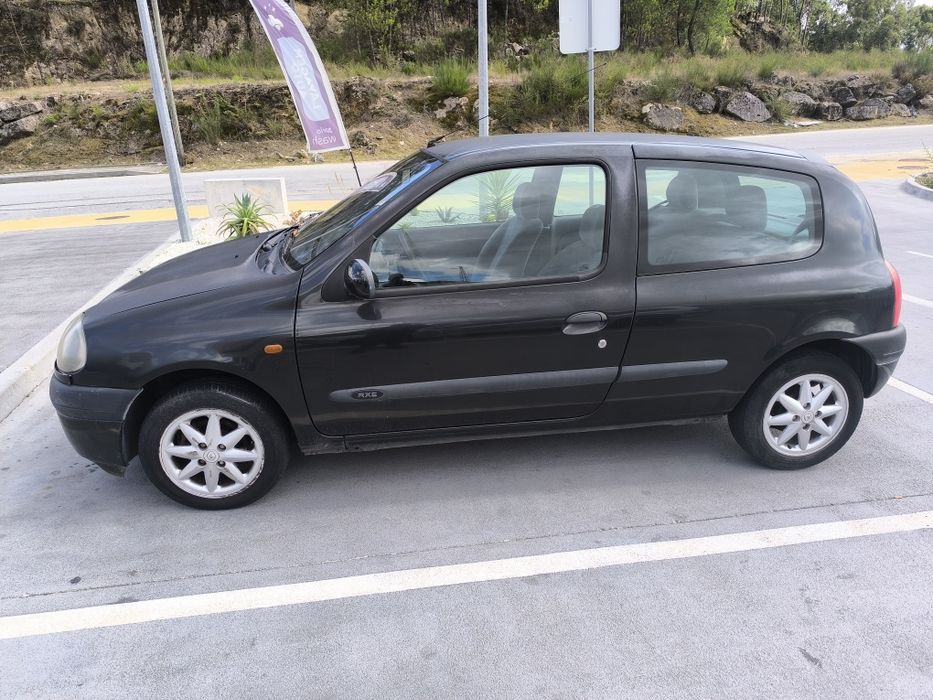Clio 1.4 gasolina com ar condicionado 1999