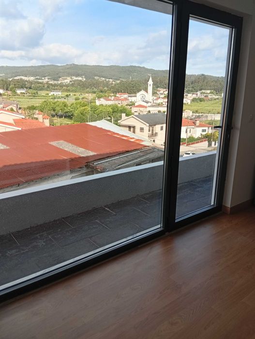 Alugo quartos, novos de luxo, ou T2.