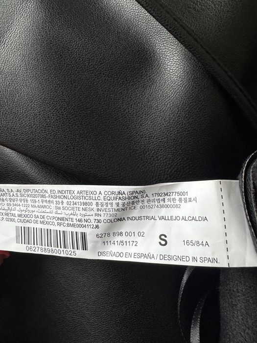 Długa sukienka z eko skory Stradivarius