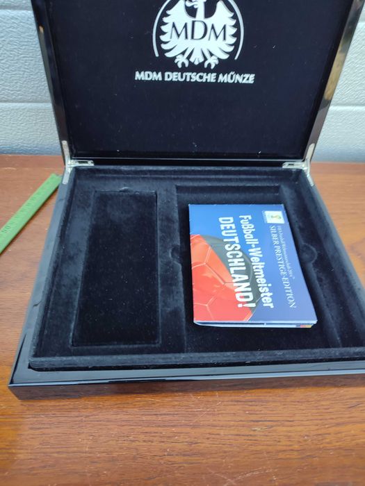 Kasetka na monety - pudełko na monety drewno -lakierowane - design -