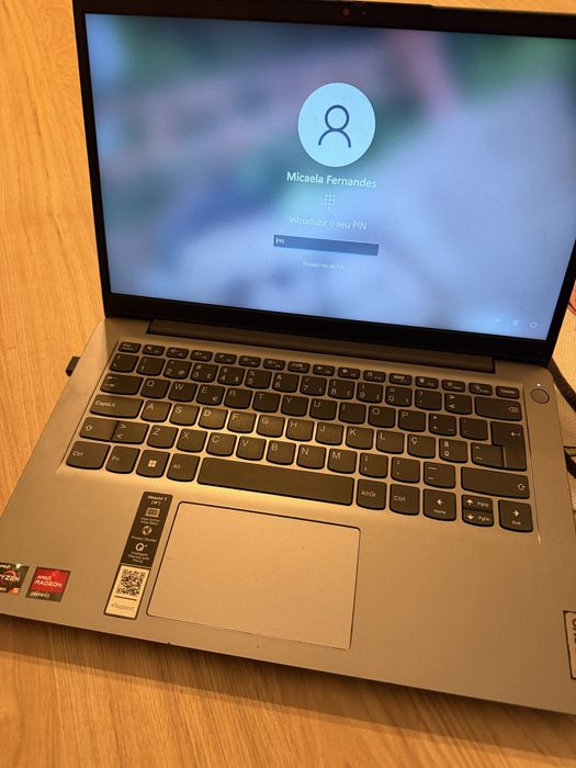 PC Lenovo pouco usado