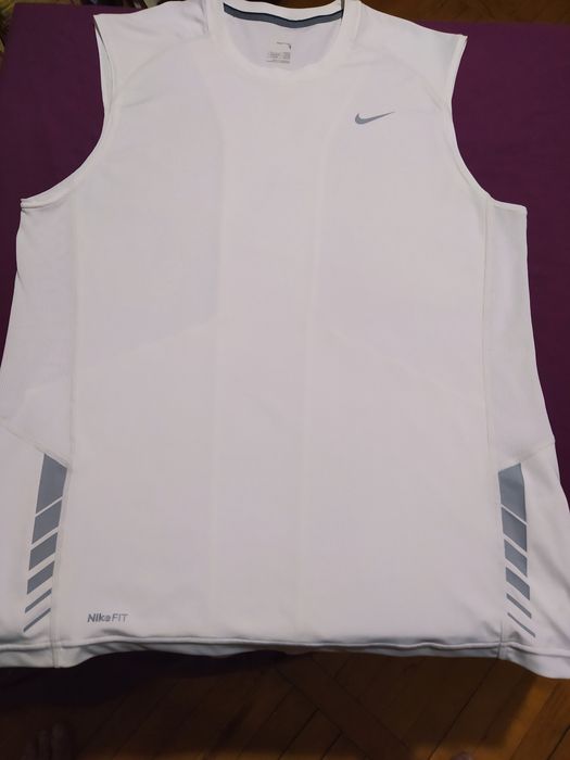 Продам майку Nike.