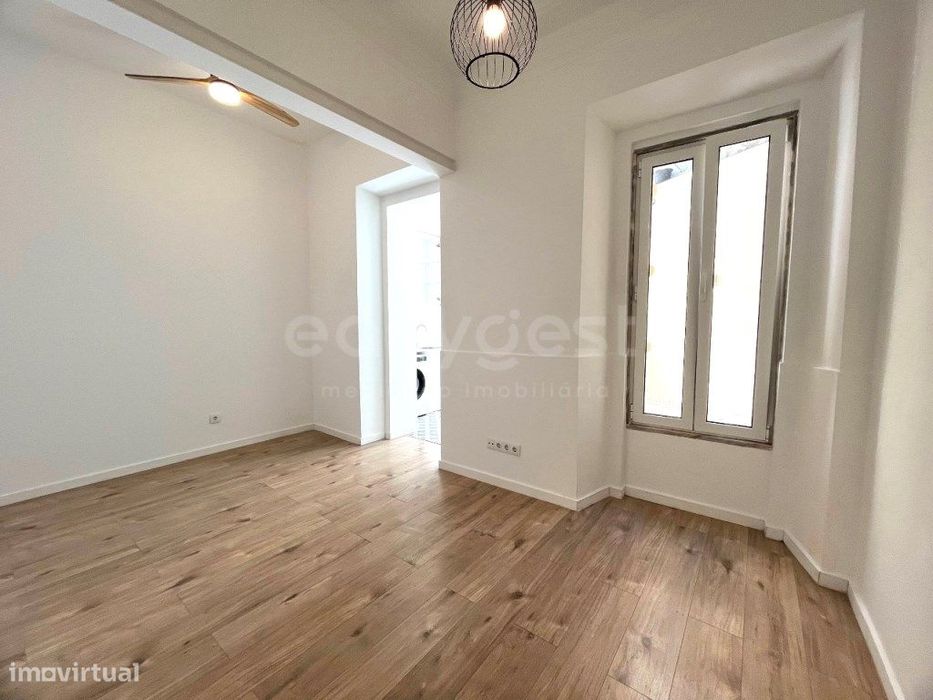 Apartamento T1 convertido em T2 com terraço, totalmente remodelado,...