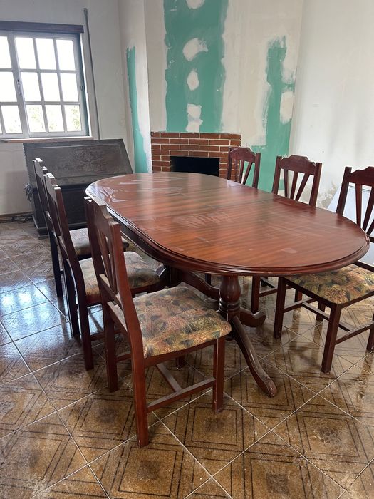 Mesa de sala em madeira maciça, que poderá ser pintada