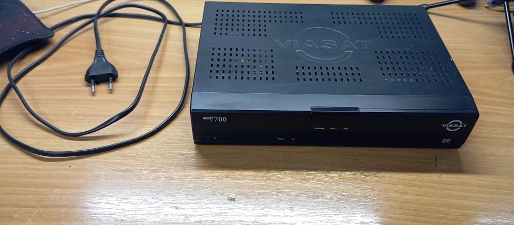 Тюнер спутниковый SRT 7700