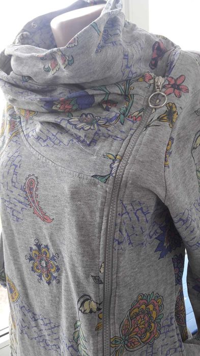 Кофта брендовая размер М. Свитшот. Спортивная кофта