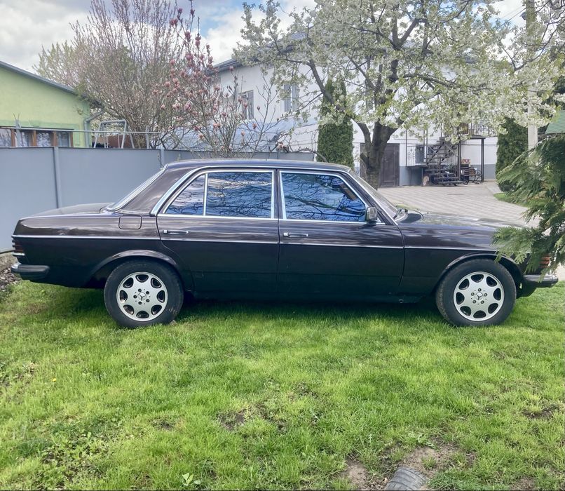 Mersedes-Benz  123