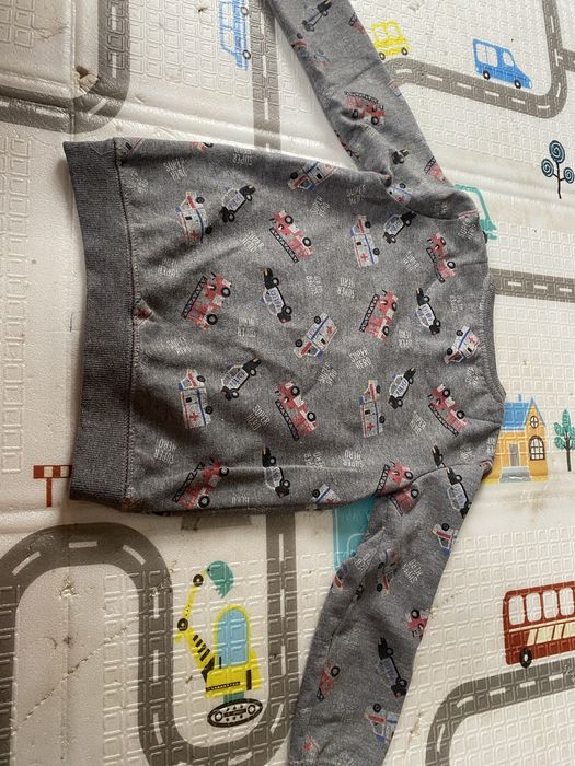 Продам , кофту теплую на 5-6 лет