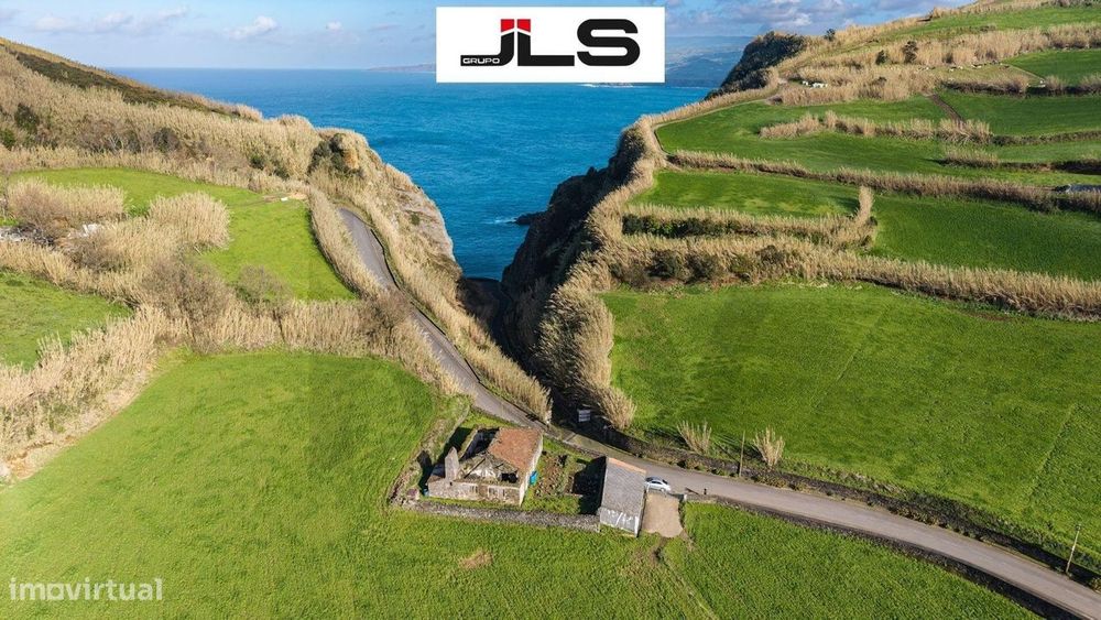 Produto Único, junto ao Porto e Farol da Ribeirinha, Ponta do Cintrão,