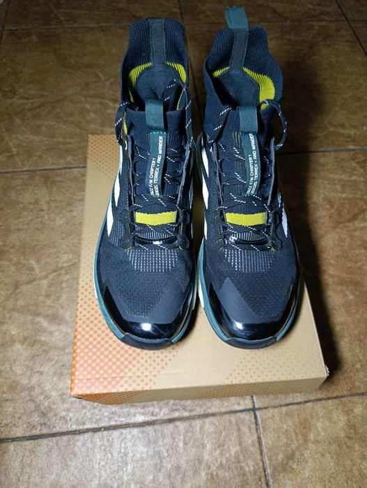 Продам кросовки Adidas TERREX.