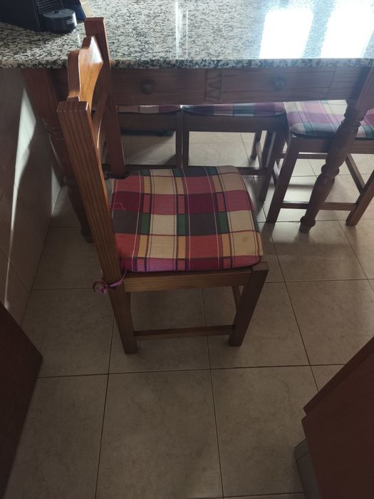 Mesa de Cozinha com 4 cadeiras