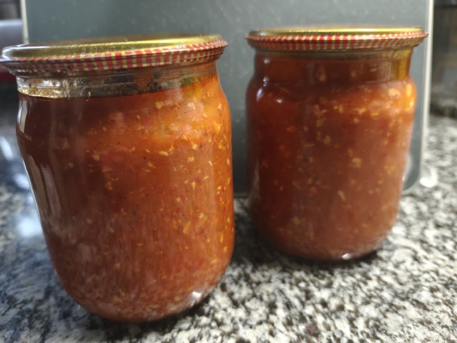 Аджика домашня напівгостра солодка