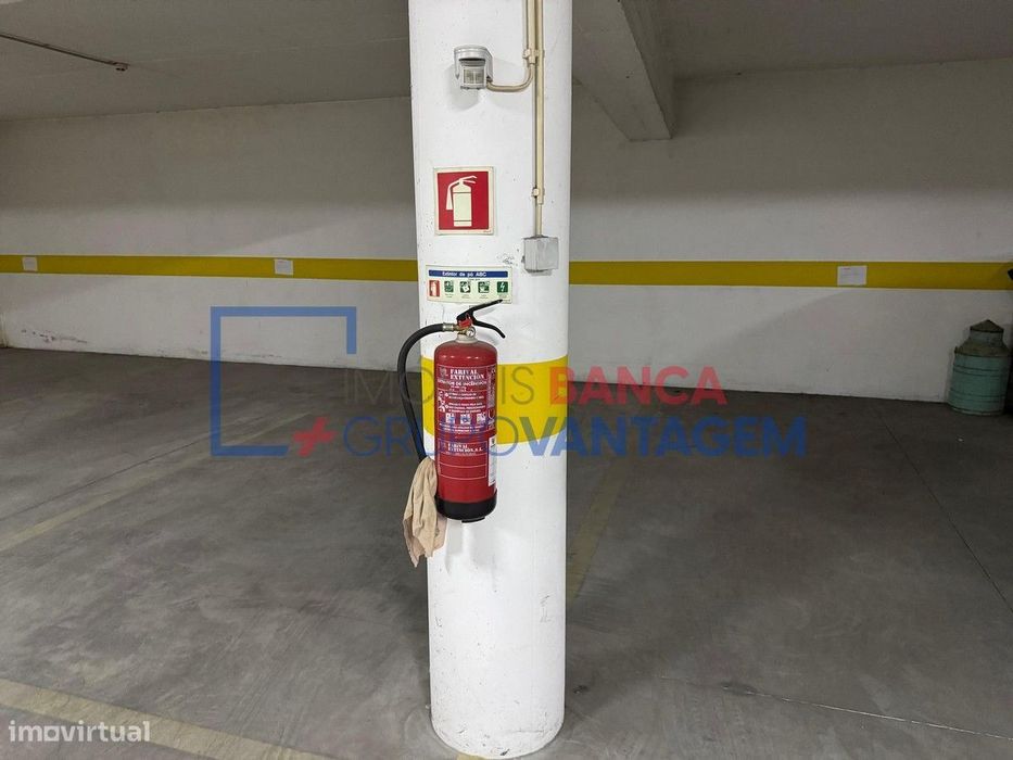Venda de 6 Parqueamentos