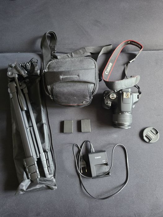 Canon eos 2000d + obiektyw, statyw, etui, 2 baterie NISKI PRZEBIEG 4000 ZDJEC