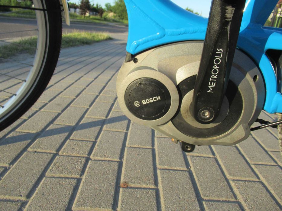 Śliczny rower elektryczny Cube  koła 28 silnik Bosch