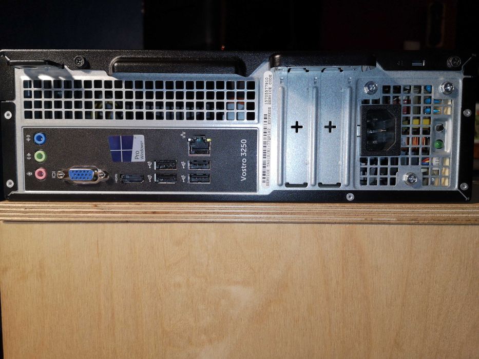 DELL VOSTRO 3250 PC + Office Enterprise 2007 + monitor gratis