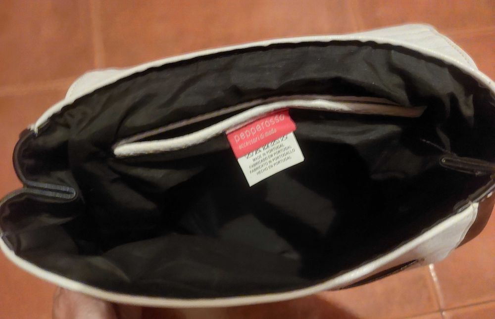 mochila azul e branca