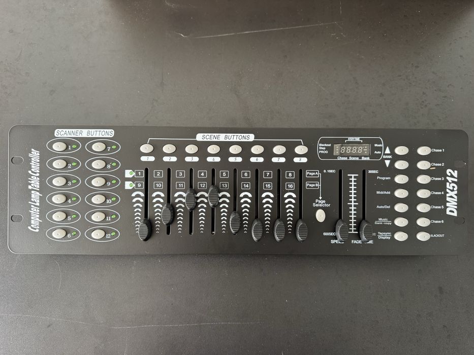 lightmaXX DMX Controller FORGE 192 NOVO Na caixa