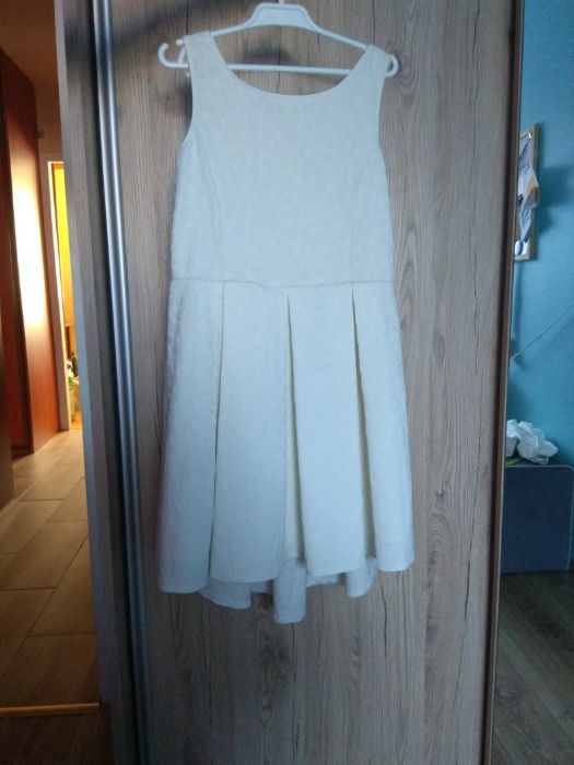 Biała sukienka dziewczynka