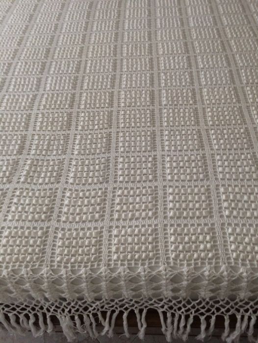 Colcha em renda feita  60 euros