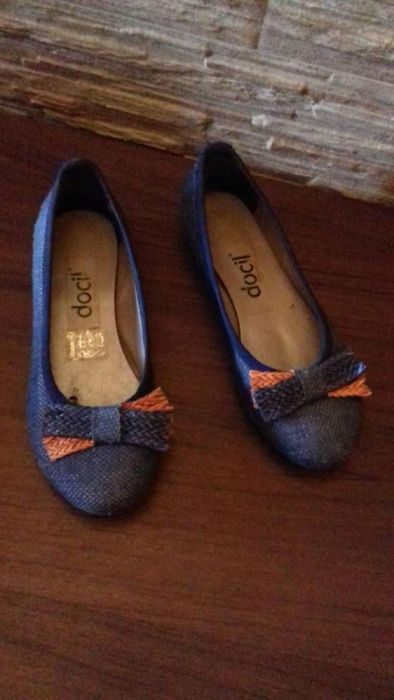 Sapatos de menina n.32 novos.