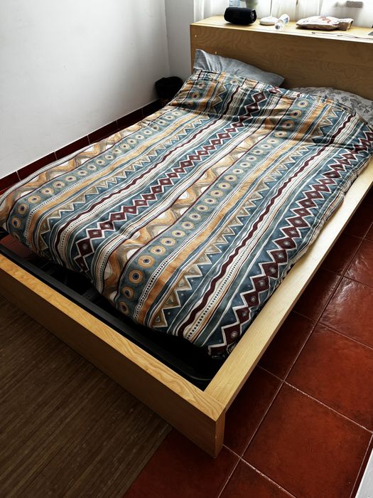 Cama de casal + estrado + colchão + cabeceira em gavetas