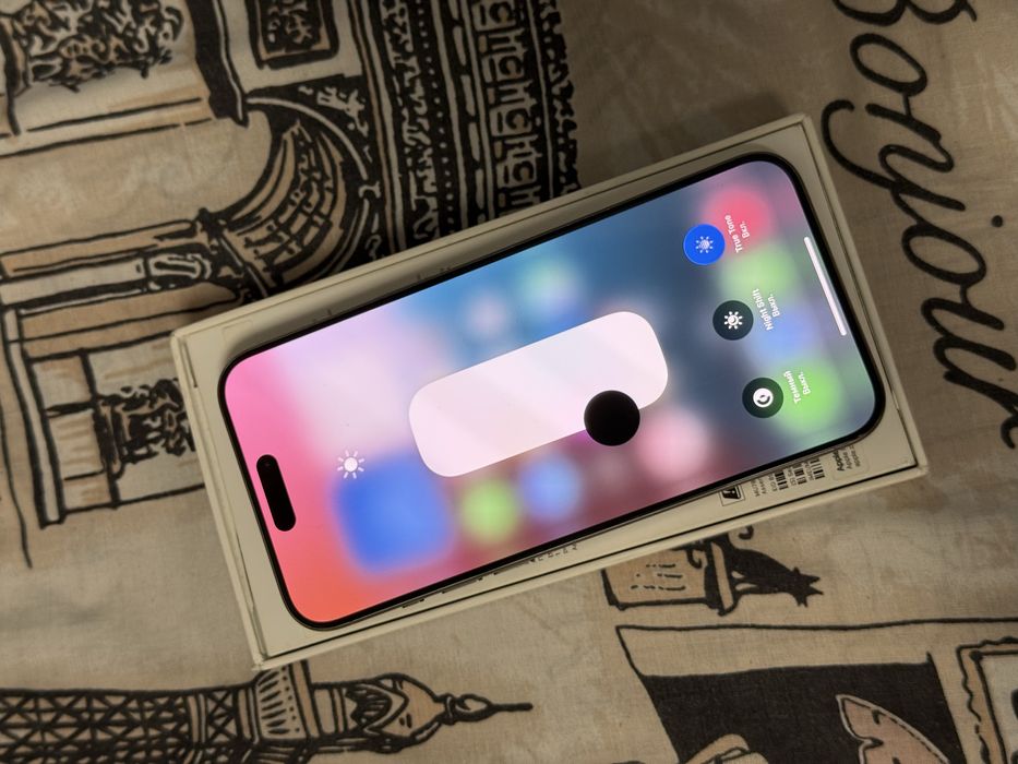 Iphone 15 pro max 256 ios 18.3.2 ESIM LOCK rsim