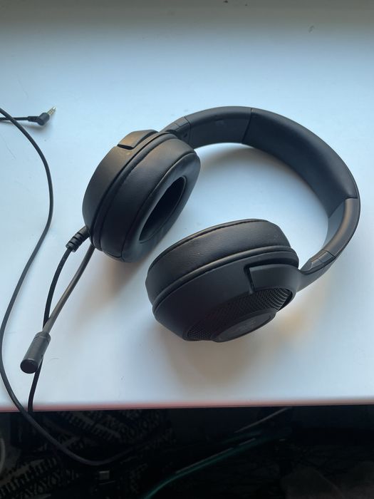 Навушники  Razer з мікрофоном дротові.