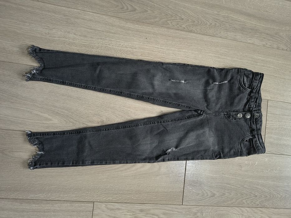 Grafitowe jeansy 134