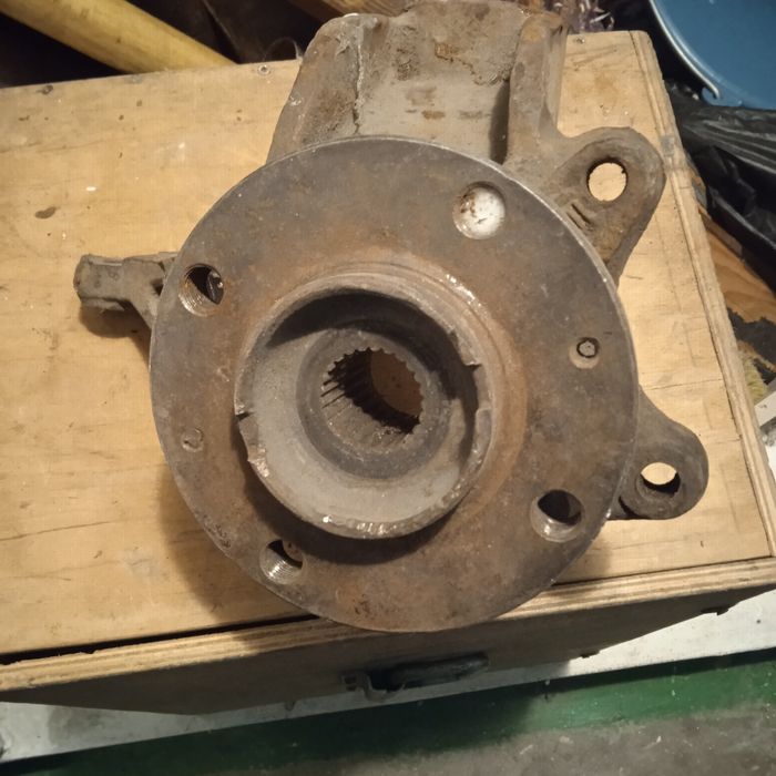 Кулак правий рульовий Пежо 309