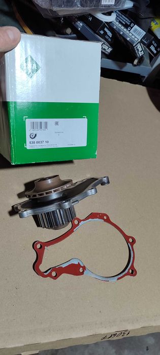 PIERBURG 703738030 помпа води Citroen Berlingo/ Scudo /Partner 1.6HDI