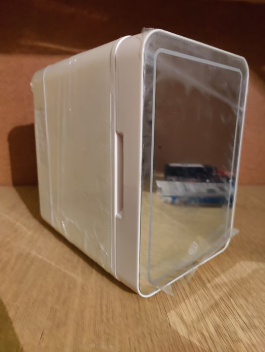 Lodówka kosmetyczna hoffen nowa na kosmetyki , lusterko