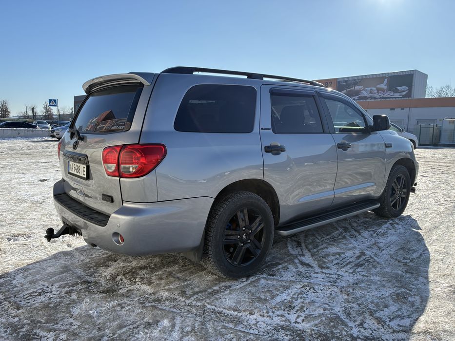 Продам Toyota Sequoia