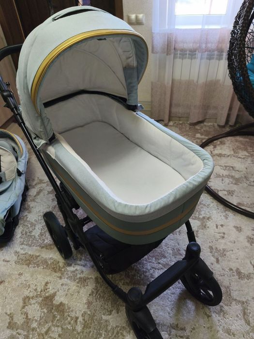Продам дитячу коляску