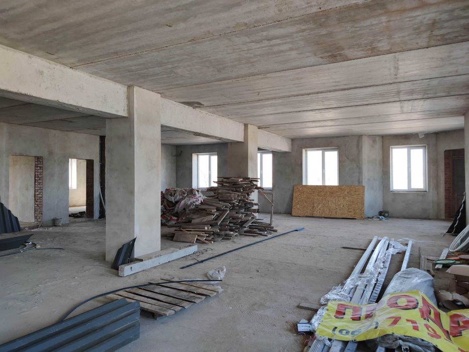 Продаж фасадної будівлі 1200 м² на міжнародній трасі, Вінницька обл.