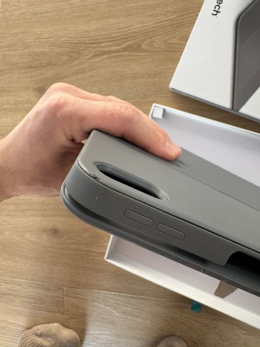 Klawiatura do ipada Air 14 logitech combo touch