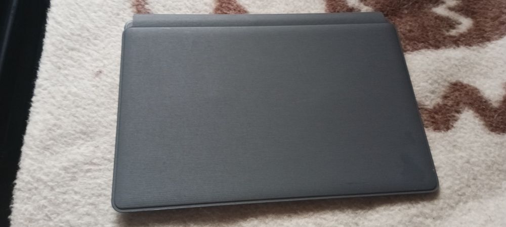 Etui z klawiaturą Samsung EF-DT860.