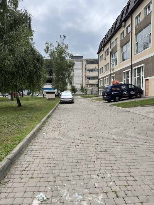 Продаж квартир гуртом в новому будинку неподалік центру