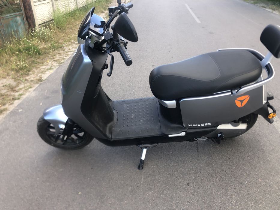 Електричний Yadea E8S.